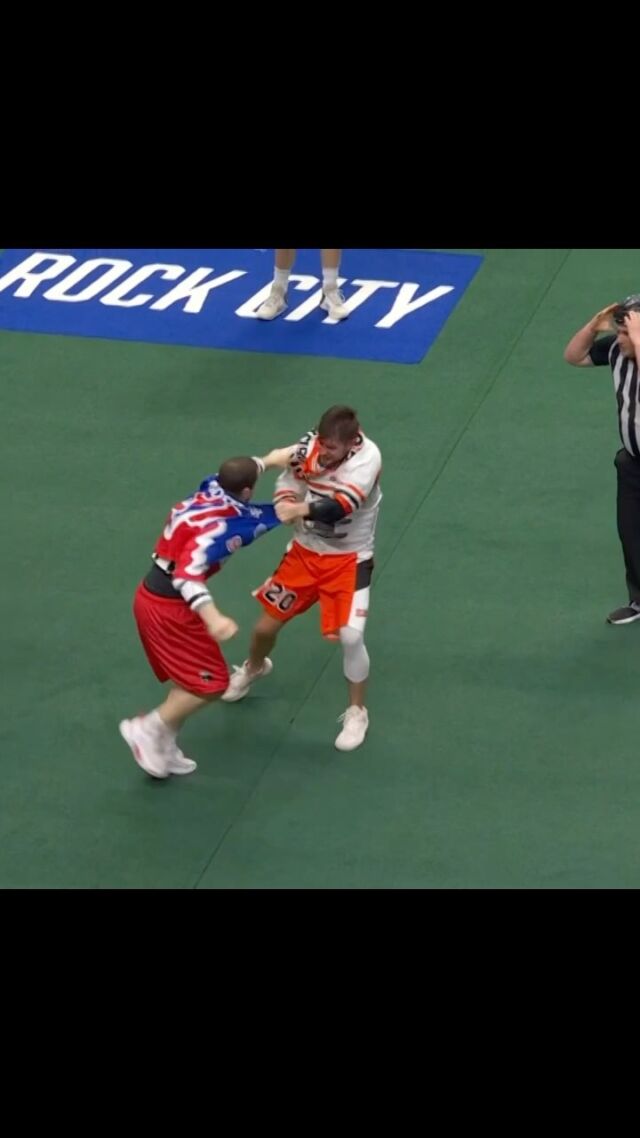 You knew this rivalry was going to get the boys goin.. 👀 

@nllbandits @thetorontorock