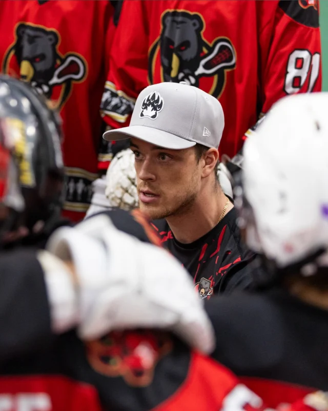 Some familiar faces were behind the bench at Jr. NLL 👀