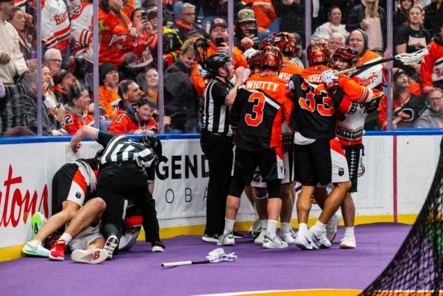 Views from a tied NLL Friday Night on TSN chapter in Buffalo 👀

@nllbandits | @ottblackbears | @tsn_official 

📸 @caro.sphoto