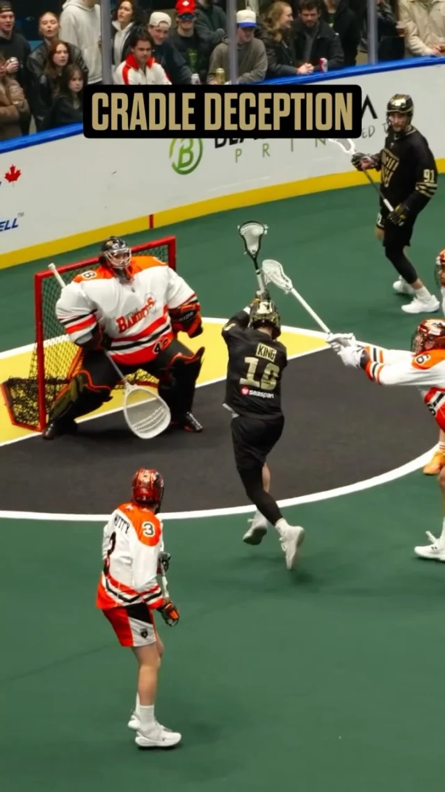 Cradle sells far side 👉 @kinger_19 finishes short side 🥅