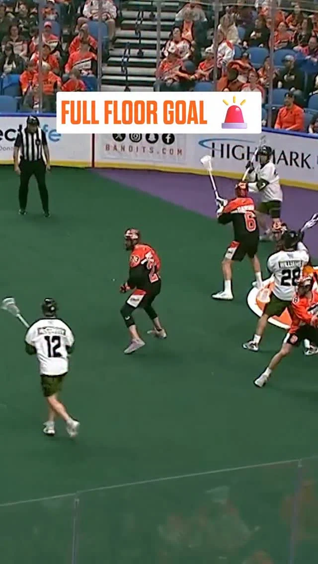 Mitch de Snoo iced the game for the @nllbandits with this full-floor goal 🧊