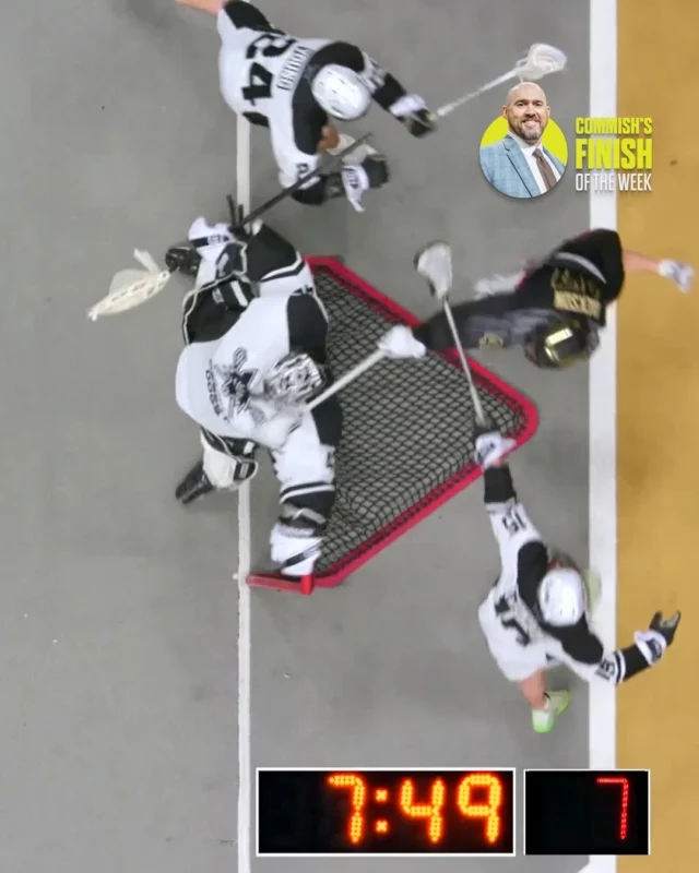 @kyle47jackson brought the crowd to its feet with this one-handed dunk! 🎚️🏟️